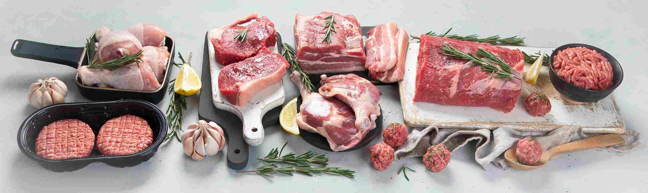 Angebote Hunde Rundum Store -Angebote Hunde Rundum Store 65305a49e764119addd8a44f Grosse Fleischauswahl auf einer Kuechenzeile 1 scaled